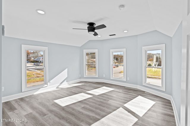 125 N Chamberlain Ave, Rockwood, TN 37854