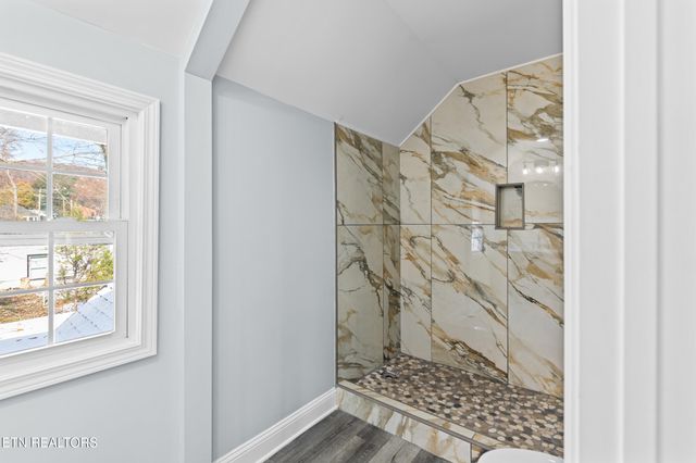 125 N Chamberlain Ave, Rockwood, TN 37854