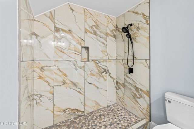 125 N Chamberlain Ave, Rockwood, TN 37854