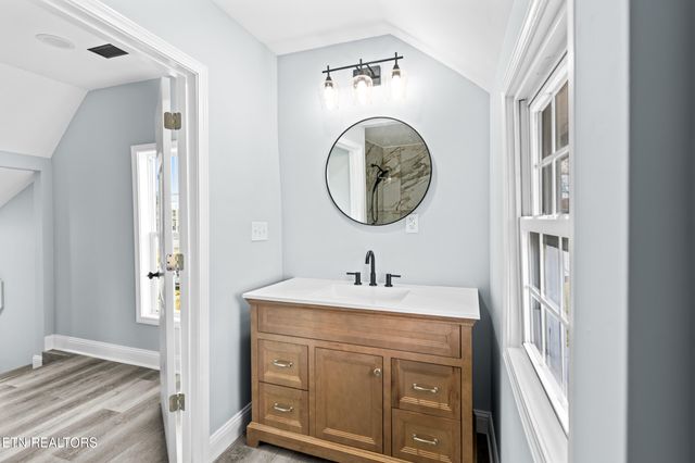 125 N Chamberlain Ave, Rockwood, TN 37854