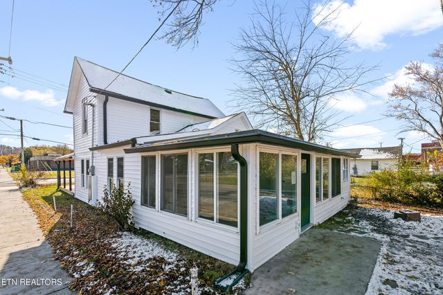 125 N Chamberlain Ave, Rockwood, TN 37854