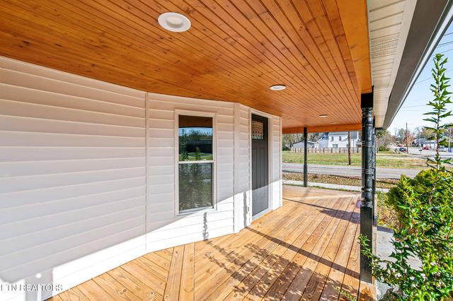 125 N Chamberlain Ave, Rockwood, TN 37854