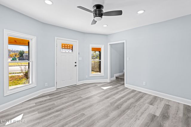 125 N Chamberlain Ave, Rockwood, TN 37854