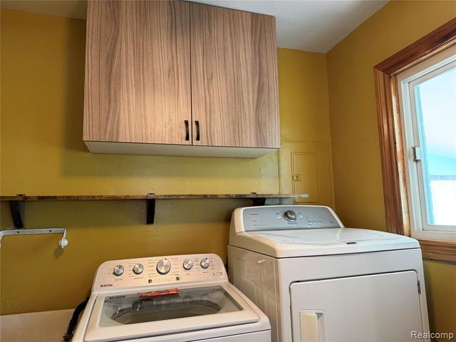 33823 Hiveley Street, Westland, MI 48186