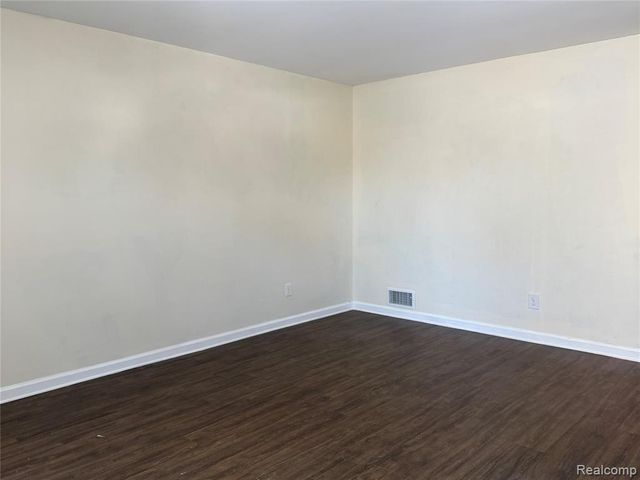 33823 Hiveley Street, Westland, MI 48186