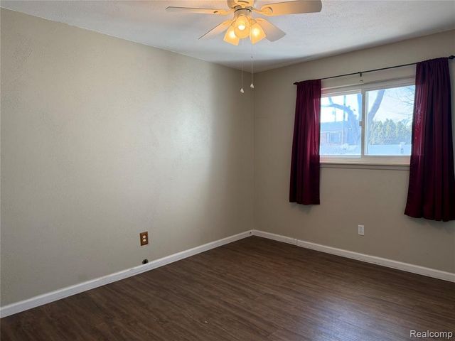 33823 Hiveley Street, Westland, MI 48186