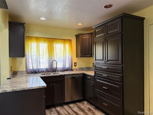 33823 Hiveley Street, Westland, MI 48186