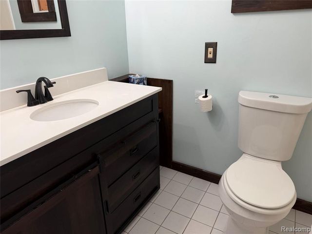 33823 Hiveley Street, Westland, MI 48186