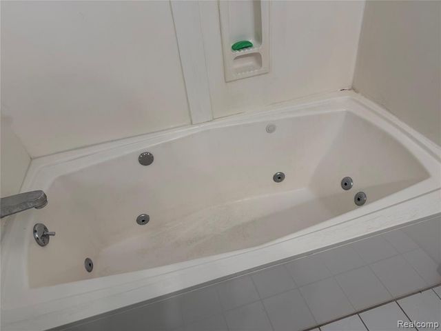 33823 Hiveley Street, Westland, MI 48186