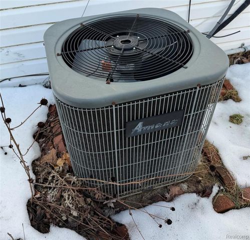 33823 Hiveley Street, Westland, MI 48186