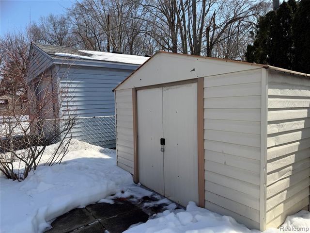 33823 Hiveley Street, Westland, MI 48186