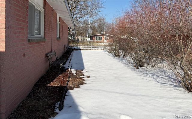 33823 Hiveley Street, Westland, MI 48186