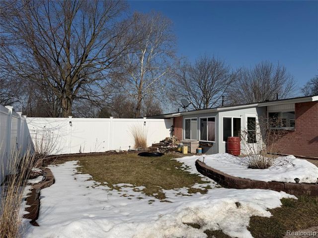 33823 Hiveley Street, Westland, MI 48186