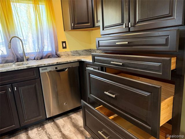 33823 Hiveley Street, Westland, MI 48186