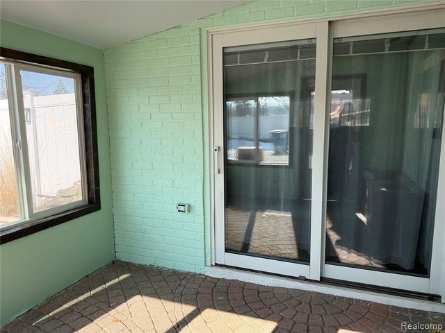 33823 Hiveley Street, Westland, MI 48186