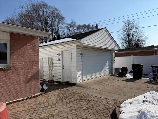 33823 Hiveley Street, Westland, MI 48186