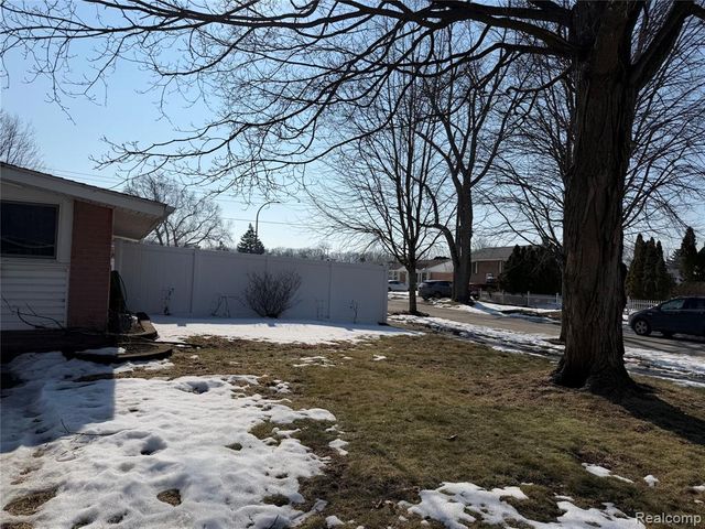 33823 Hiveley Street, Westland, MI 48186