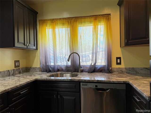 33823 Hiveley Street, Westland, MI 48186