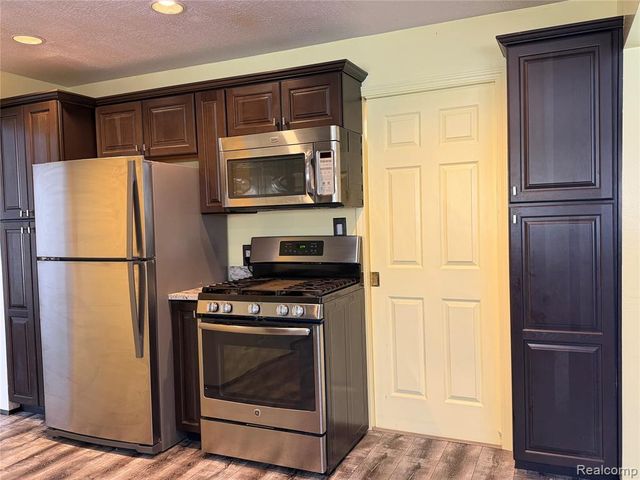 33823 Hiveley Street, Westland, MI 48186