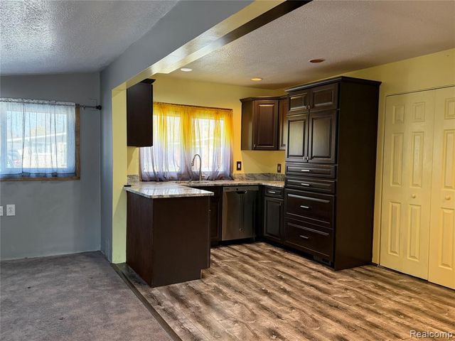 33823 Hiveley Street, Westland, MI 48186