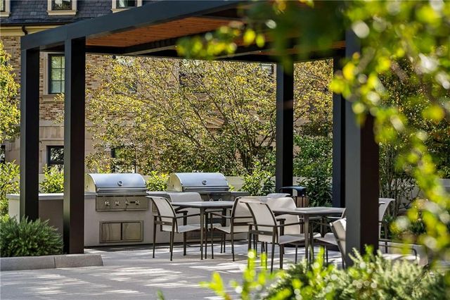 2660 Peachtree Road NW 32B, Atlanta, GA 30305