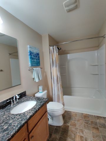 2375 Kelsey Court, Lindenhurst, IL 60046