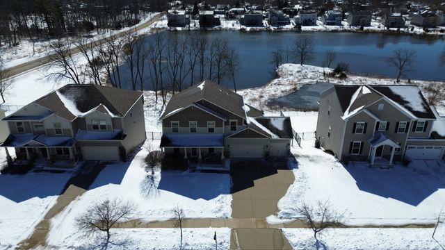 2375 Kelsey Court, Lindenhurst, IL 60046