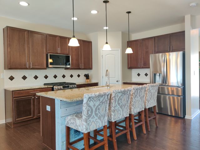 2375 Kelsey Court, Lindenhurst, IL 60046