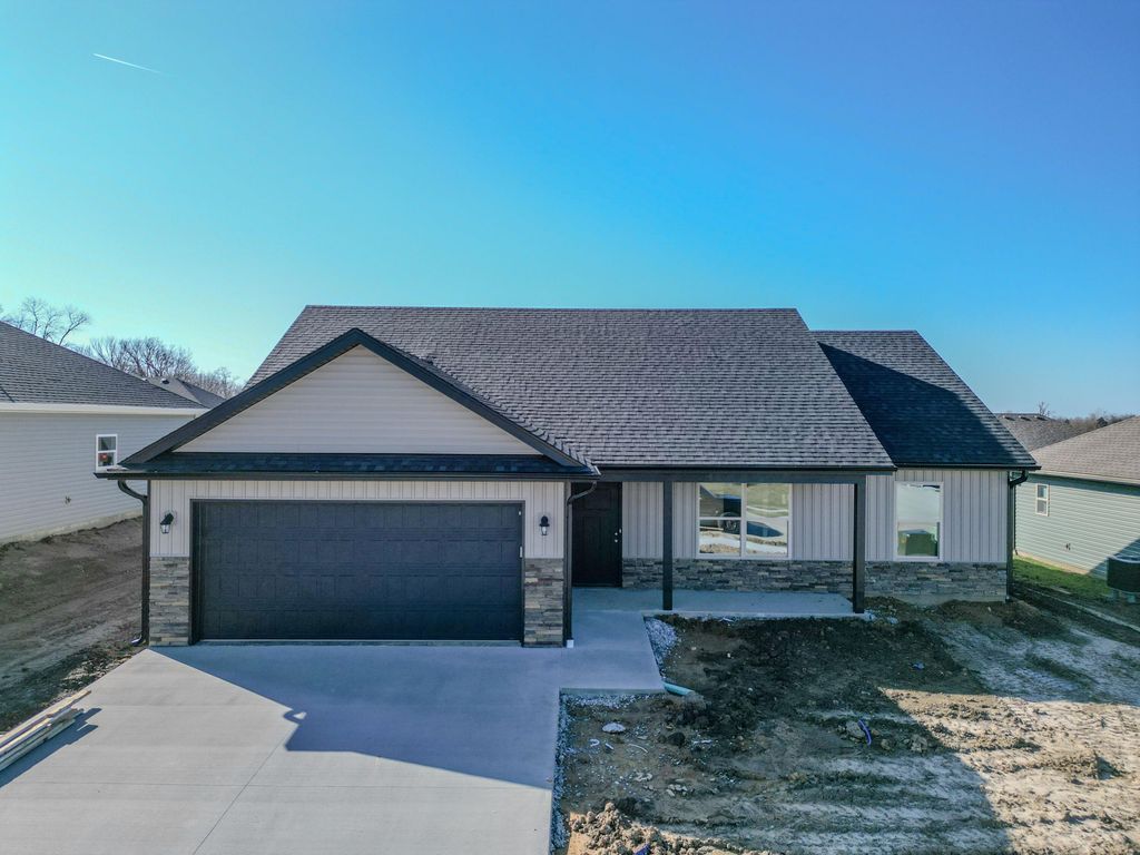 3324 NAPLES DR, Columbia, MO 65202