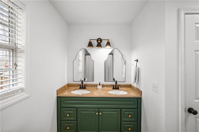 165 Crossfield Court, Lexington, NC 27295