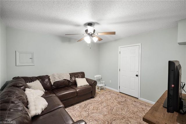 165 Crossfield Court, Lexington, NC 27295