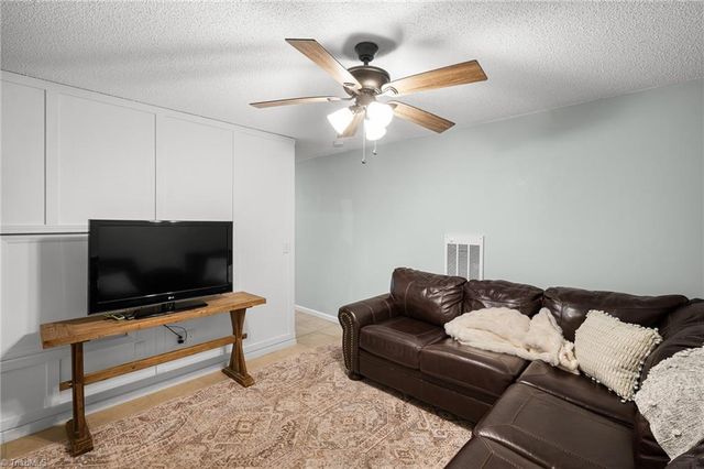 165 Crossfield Court, Lexington, NC 27295