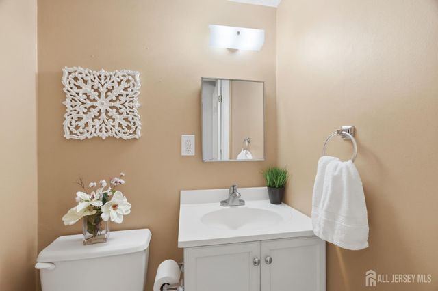 11 Aspen Court, South Brunswick, NJ 08852
