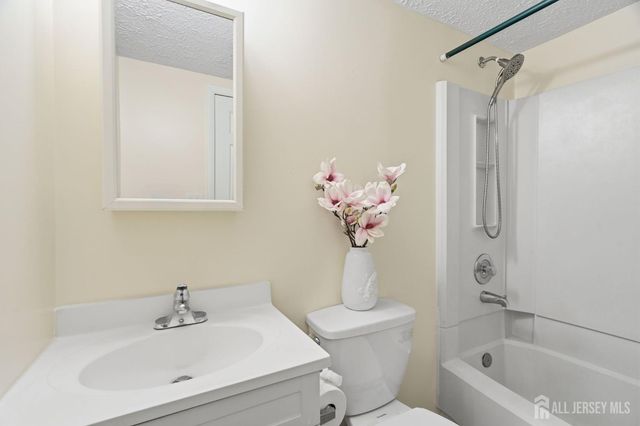11 Aspen Court, South Brunswick, NJ 08852
