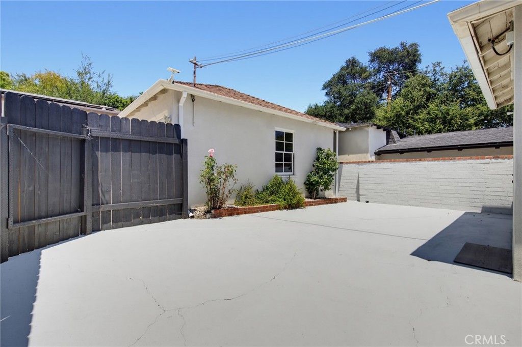 Image 17 of property listing at 2235 Garfias, Pasadena, CA 91104
