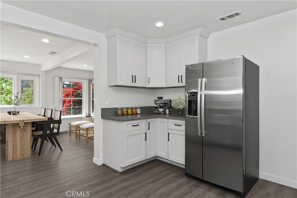 Image 5 of property listing at 2235 Garfias, Pasadena, CA 91104