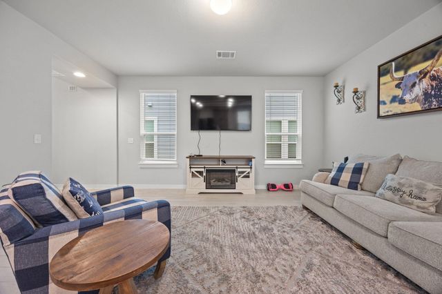 161 Appleberry LN, Elgin, TX 78621