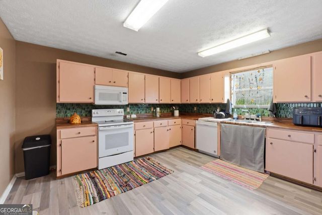 151 Grandma Branch Road, Grantville, GA 30220