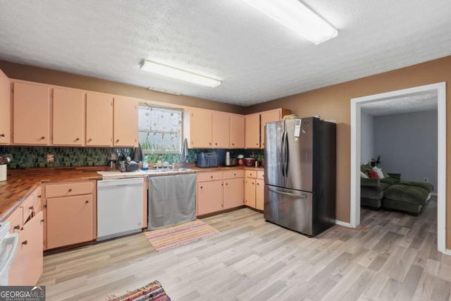 151 Grandma Branch Road, Grantville, GA 30220