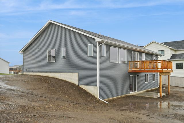 240 NW Lavelle Drive, Waukee, IA 50263