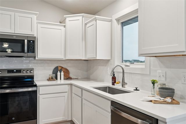 240 NW Lavelle Drive, Waukee, IA 50263