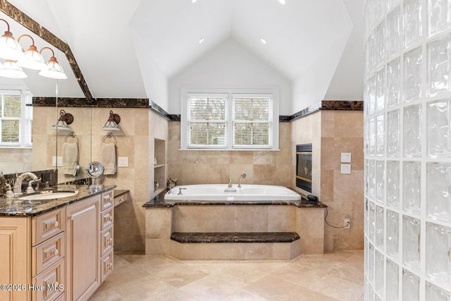 1121 Pembroke Jones Drive, Wilmington, NC 28405