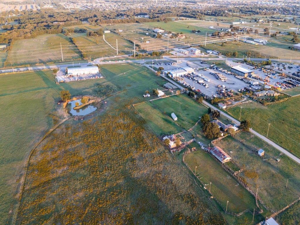 3800 DR GRIFFIN Road, Aubrey, TX 76227