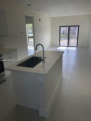 8167 NW 41 Street E111, Doral, FL 33166