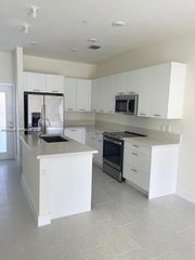 8167 NW 41 Street E111, Doral, FL 33166