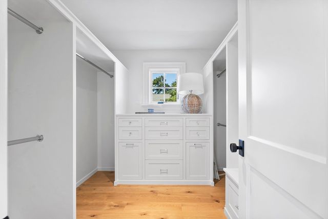 43 Peases Point Way S, Edgartown, MA 02539