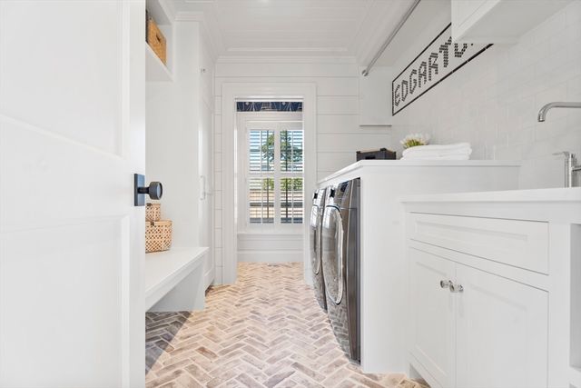 43 Peases Point Way S, Edgartown, MA 02539