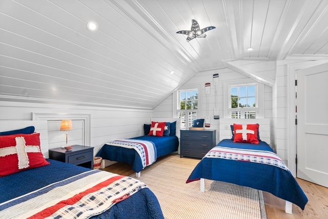 43 Peases Point Way S, Edgartown, MA 02539