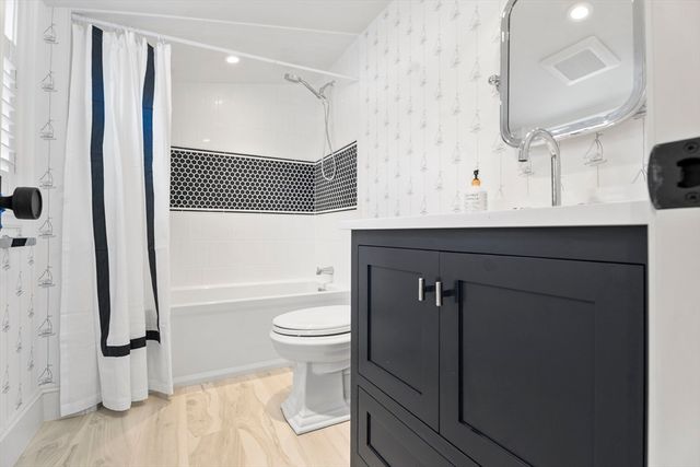 43 Peases Point Way S, Edgartown, MA 02539