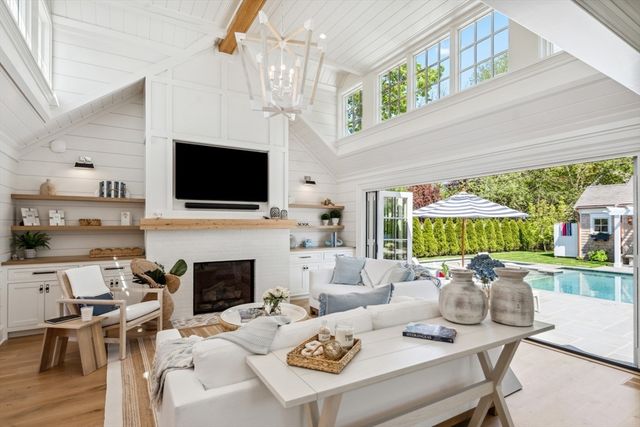 43 Peases Point Way S, Edgartown, MA 02539